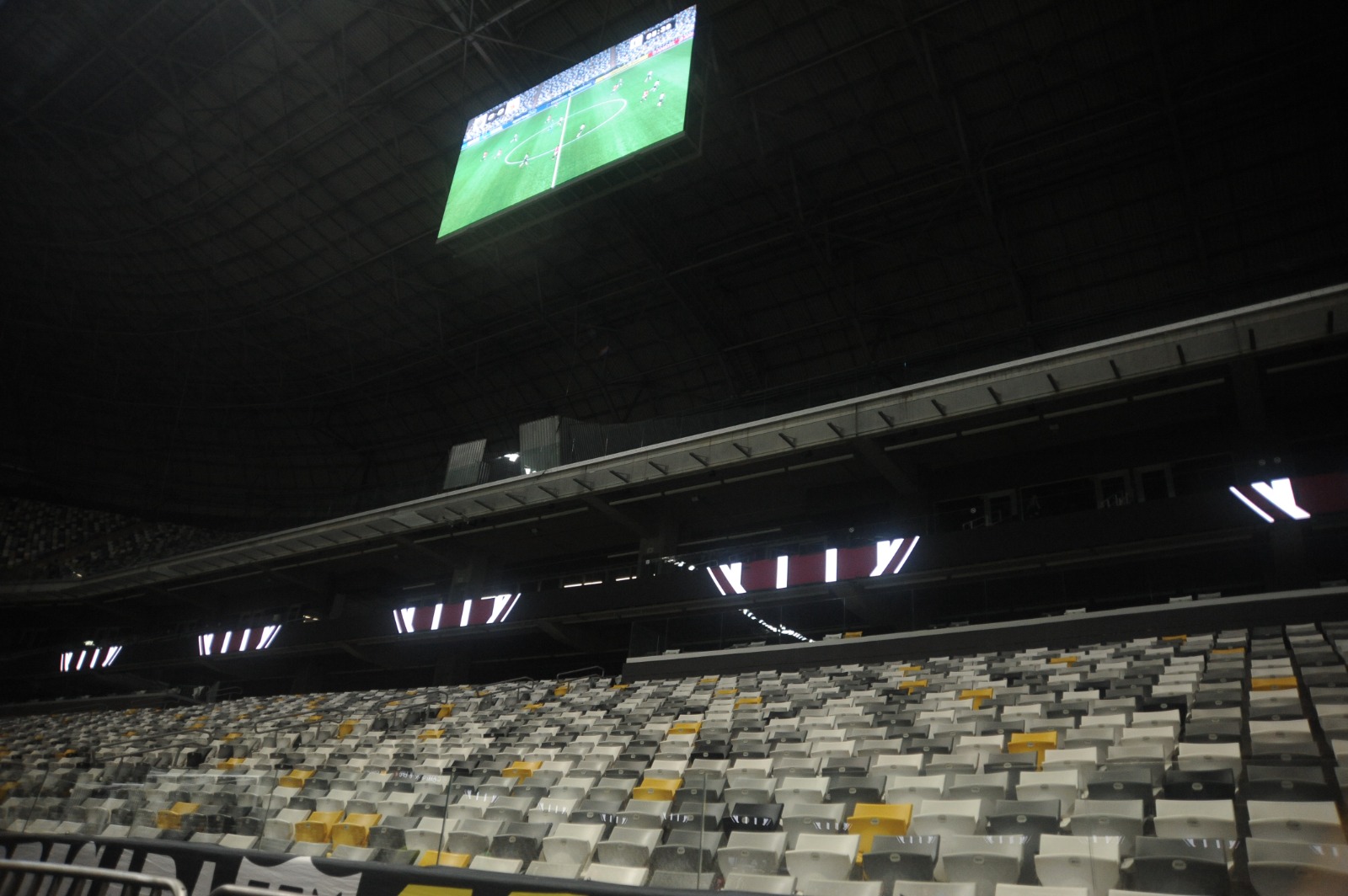 A arquibancada vazia da Arena MRV durante embate entre Atltico e Caracas, pela Sul-Americana - (foto: Alexandre Guzanshe/EM/DA.Press) A arquibancada vazia da Arena MRV durante embate entre Atltico e Caracas, pela Sul-Americana - (foto: Alexandre Guzanshe/EM/DA.Press)
