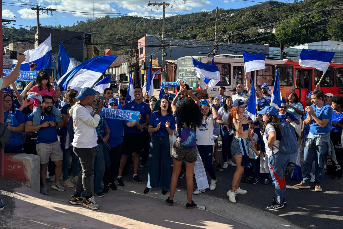 Recepo das atletas do Cruzeiro pela caravana da Desorganizada Cabulosa