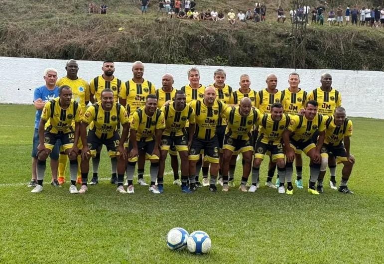 Falso 9 joga ao lado de dolos de Cruzeiro e Atltico - (foto: Falso9_oficial) Falso 9 joga ao lado de dolos de Cruzeiro e Atltico - (foto: Falso9_oficial)