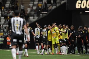 Jogadores do Atltico comemoram gol de Rubens contra o Maring na Arena MRV (foto: Alexandre Guzanshe/EM/D.A. Press)