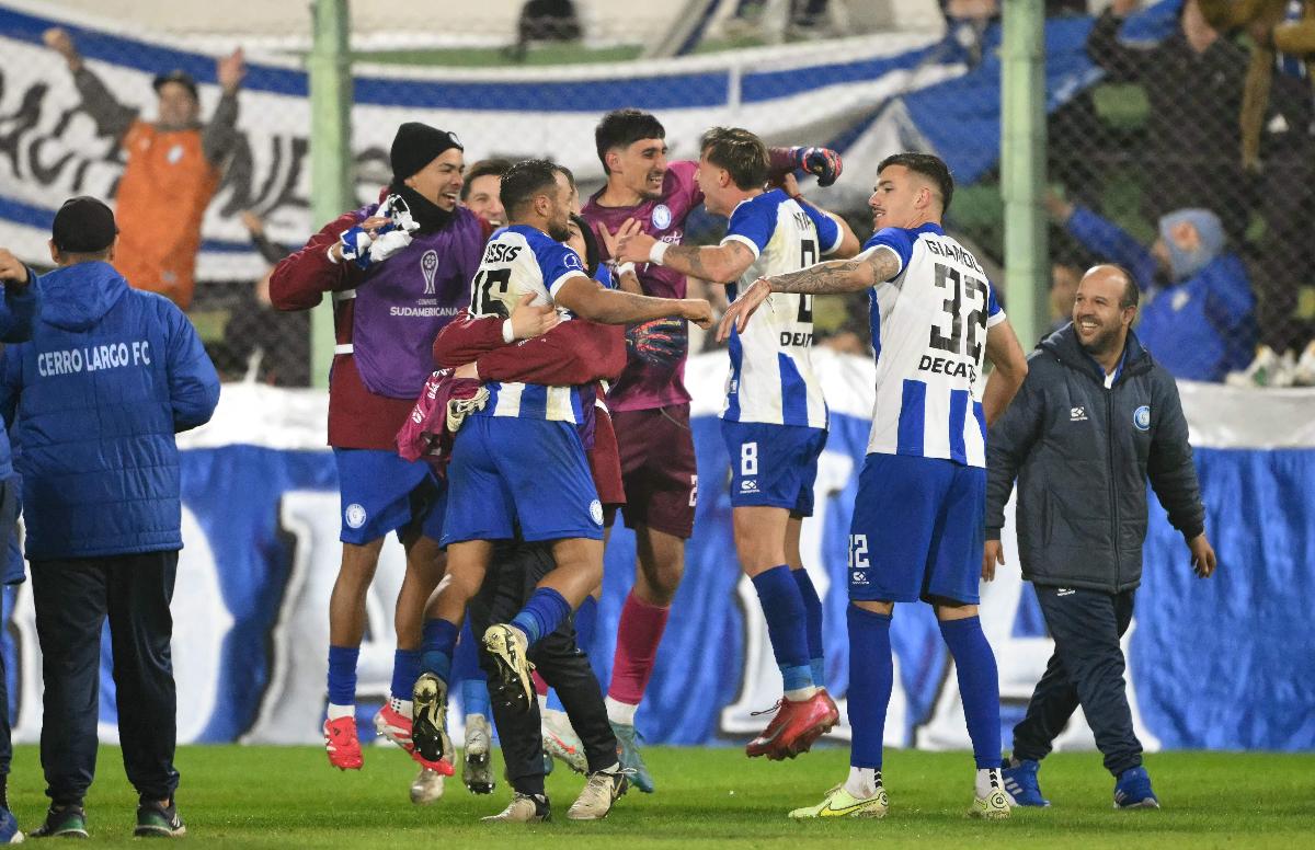 Cerro Largo se classificou aos playoffs da Sul-Americana - (foto: Luis ROBAYO / AFP)
