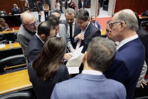 ALMG derruba veto do governador e mantém transferência de servidoras vítimas de violência