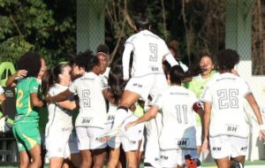 Time de futebol feminino do Atltico (foto: Reproduo/Instagram/Galo Futebol Feminino)