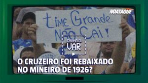 torcedor do cruzeiro segura cartaz branco com escrita azul: time grande no cai (foto: Arte + Renato Weil/EM/D.A Press)