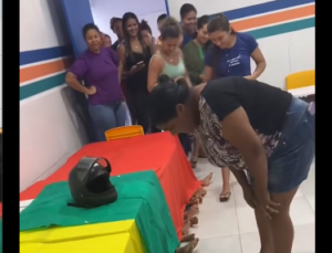 VEJA O VÍDEO: Só uma mãe para reconhecer seu filho pelo pé