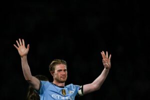Em despedida de De Bruyne, City vence e vai ao G5 da Premier League