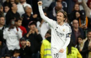 Modric com a camisa do Real Madrid (foto: Pierre-Philippe MARCOU / AFP)