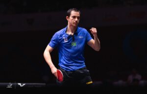 Hugo Calderano comemora vitria nas oitavas de final do Campeonato Mundial de Tnis de Mesa (foto: Divulgao/ITTF)