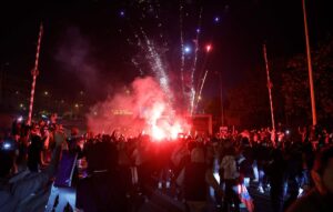 Festa de classificação do PSG na Champions termina com mais de 40 presos e três feridos