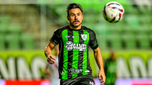 William Bigode em campo pelo Amrica na Srie B (foto: Mouro Panda / Amrica)