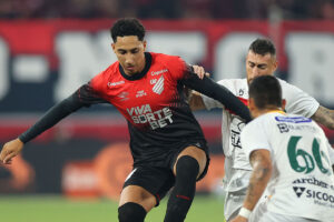 Lance do jogo entre Athletico-PR e Brusque pela Copa do Brasil (foto: Jos Tramontin / Athletico-PR)