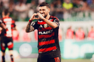 Arrascaeta comemora gol pelo Flamengo contra o Palmeiras (foto: Divulgao / Flamengo)
