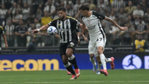 Lance do jogo entre Atltico e Corinthians, na Arena MRV (foto: Leandro Couri/EM/D.A. Press)