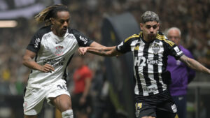 Lance do jogo entre Atltico e Corinthians, na Arena MRV (foto: Leandro Couri/EM/D.A. Press)