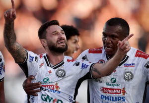 Boschilia marcou o gol do empate do Operrio-PR na partida contra o Vasco pela Copa do Brasil (foto: Andr Oito/Operrio-PR)
