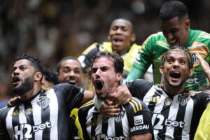 Jogadores do Atltico comemoram