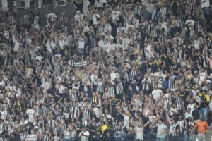 Torcedores do Atltico durante duelo contra o Maring pela Copa do Brasil (foto: Alexandre Guzanshe/EM/D.A. Press)