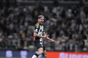 Rubens comemora gol pelo Atltico diante do Maring, na Copa do Brasil (foto: Alexandre Guzanshe/EM/D.A. Press)