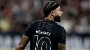 Memphis Depay com a camisa do Corinthians (foto: Mauro Horita/Ag. Paulisto)