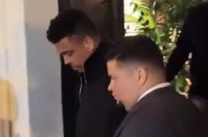 Ronaldo em sada de restaurante (foto: Reproduo/Redes sociais)