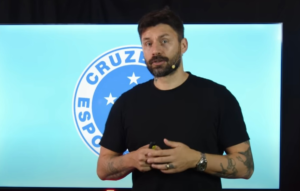 Sobis diz que Cruzeiro joga melhor futebol do Brasil, mas alerta: ‘Será prejudicado’