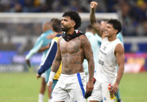 Gabigol comemora vitria do Cruzeiro sobre o Flamengo, no Mineiro (foto: Ramon Lisboa/EM/D.A Press)
