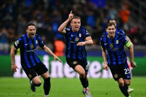 Jogadores da Inter celebram gol (foto: Marco BERTORELLO / AFP)
