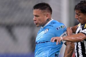 lvaro Ramos durante jogo contra o Atltico na Sul-Americana (foto: DOUGLAS MAGNO / AF)