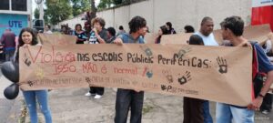 Alunos e professores fazem manifestação contra violência em escola de BH