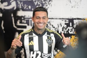 Dudu com a camisa do Atltico (foto: Leandro Couri/EM/D.A. Press)