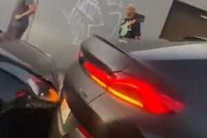 Trecho do vdeo que mostra batida de carro envolvendo David Luiz e Deyverson (foto: Reproduo)