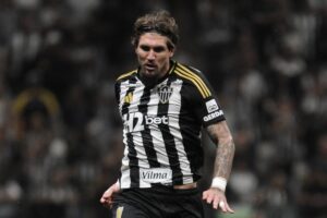 Lyanco em ao pelo Atltico (foto: Alexandre Guzanshe/EM/DA.Press)