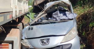 Motorista morre após colisão entre carro e duas carretas na BR-458, em Ipatinga | Vales de Minas Gerais