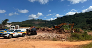 Homem é morto a tiros enquanto operava máquina carregadeira na zona rural de Martins Soares