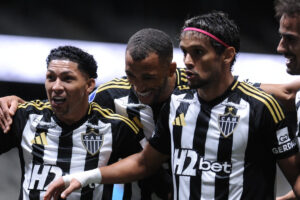 Jogadores do Atltico comemoram gol sobre o Caracas na Arena MRV (foto: Alexandre Guzanshe/EM/DA.Press)