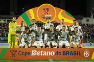 Time do Atltico postulado antes de jogo contra o Maring pela Copa do Brasil (foto: Pedro Souza/Atltico)