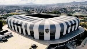 Atlético-MG e Corinthians se enfrentam em busca do G6 na Arena MRV