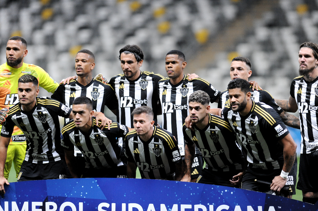 Jogadores do Atltico posicionados para foto na Arena MRV antes de duelo contra o Caracas pela Sul-Americana - (foto: Alexandre Guzanshe/EM/D.A. Press) Jogadores do Atltico posicionados para foto na Arena MRV antes de duelo contra o Caracas pela Sul-Americana - (foto: Alexandre Guzanshe/EM/D.A. Press)