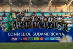 Jogadores do Atltico antes de jogo contra o Deportes Iquique (foto: Pedro Souza/Atltico)