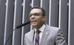 Audiodescrição é tema de audiência para inclusão de pessoas com deficiência visual