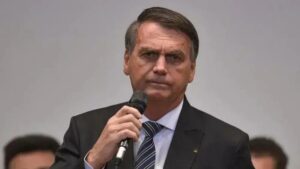 Bolsonaro afirma: "Não vou sair do Brasil, me prendam" diante de denúncias de golpe