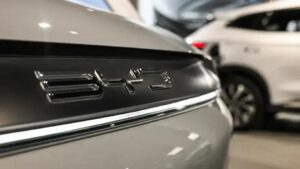 BYD enfrenta ação judicial por trabalho escravo em construção na Bahia