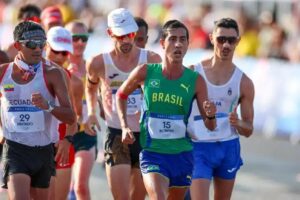 Caio Bonfim na prova da marcha atlética