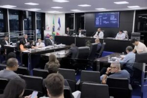 Câmara de Timóteo avança projeto que autoriza uso da Bíblia nas escolas