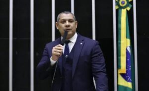 Câmara debate concessão de porte de arma para vigilantes fora do serviço