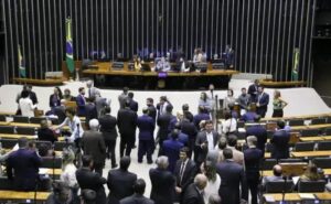 Câmara dos Deputados pode aprovar reajuste salarial para servidores hoje