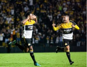 Matheus Trindade marcou o gol da vitria do Cricima sobre o Bragantino na Copa do Brasil (foto: Cleiton Ramos/Cricima )