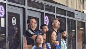 Pedrinho e Alexandre Mattos antes da cobrana de pnalti de Gabigol na vitria do Cruzeiro sobre o Flamengo (foto: Joo Victor Pena/No Ataque)