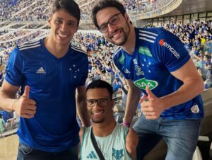 Otvio Henrique e Welinton Oppenkoski acompanham clssico entre Cruzeiro e Atltico com Gabrielzinho (foto: Reproduo/Instagram)