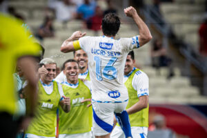 Lucas SIlva, do Cruzeiro, comemorando gol sobre Fortaleza (foto: Samuel Andrade)